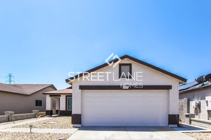 11525 W Scotts Dr - Photo 2 of 15