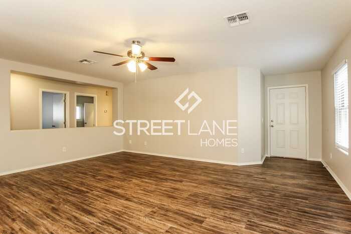 11525 W Scotts Dr - Photo 3 of 15