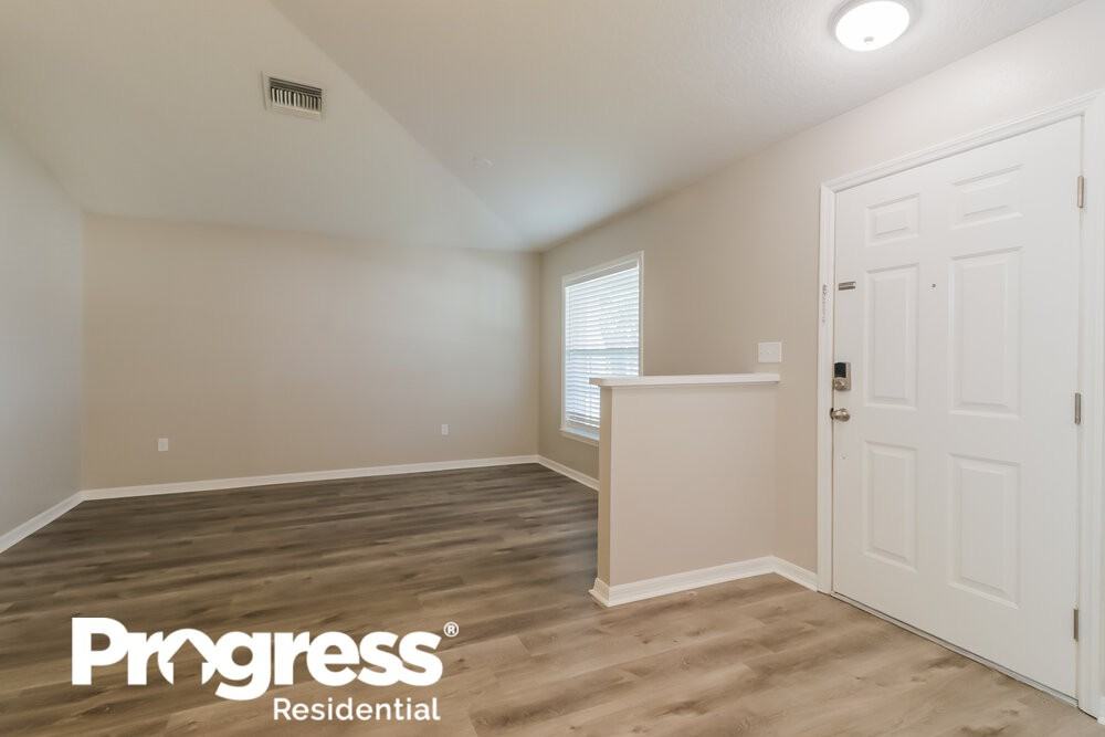 25406 Seven Rivers Cir - Photo 3 of 15