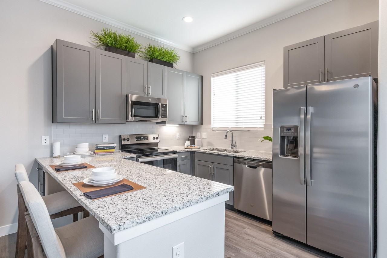 Avilla Lakeridge - Photo 3 of 11