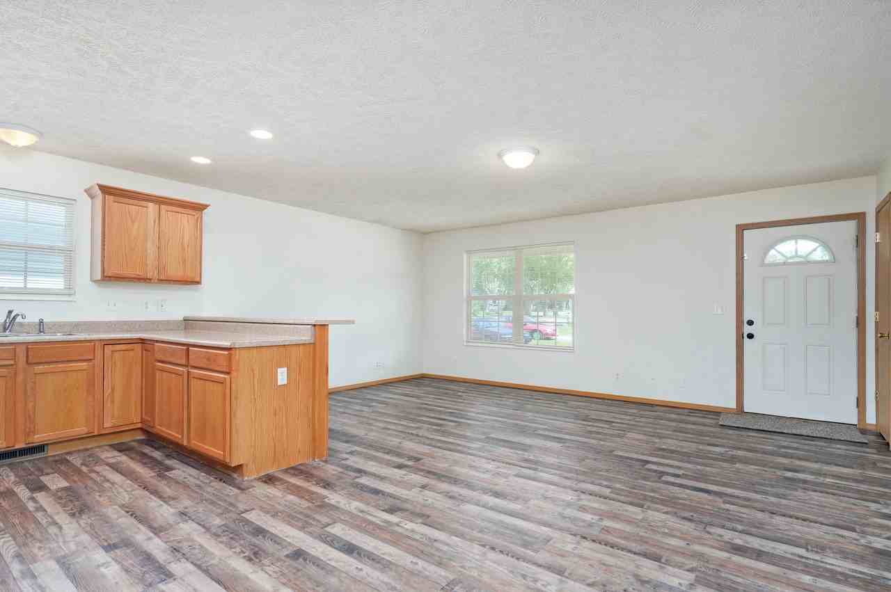 3156 West Commercial Street - Photo 3 of 6