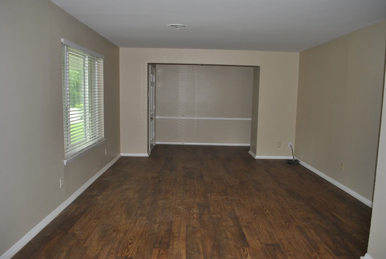 10646 Chesterton Dr - Photo 3 of 19