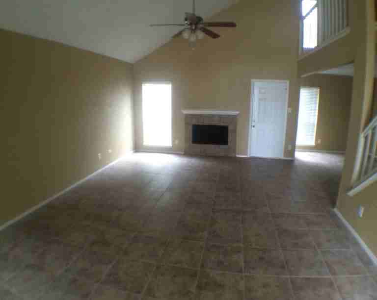 1513 Colborne Dr - Photo 2 of 13