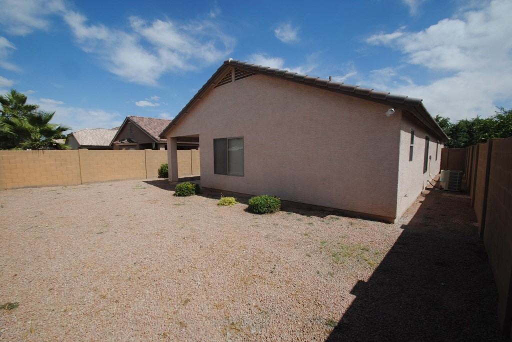 10534 W Edgemont Dr - Photo 3 of 20