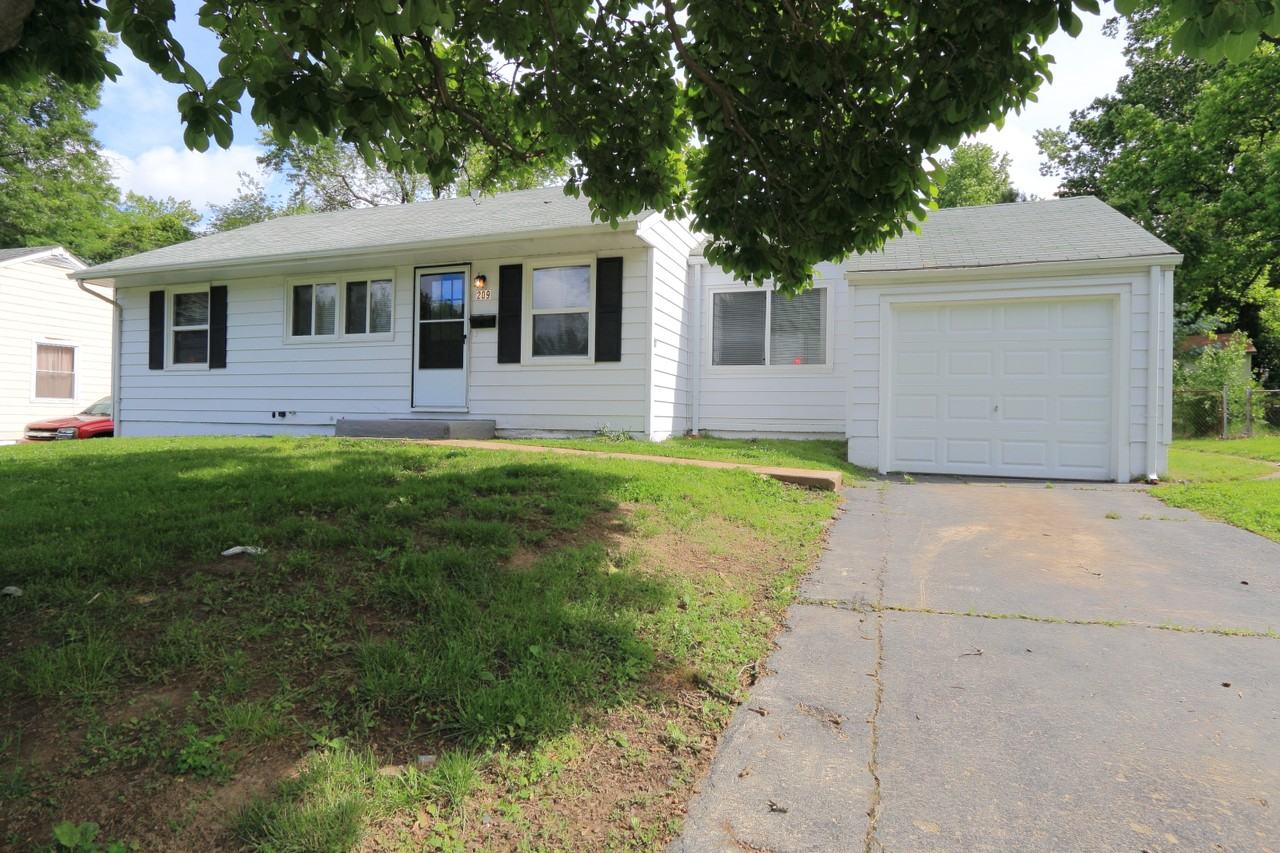 209 Estridge Rd - Photo 2 of 13