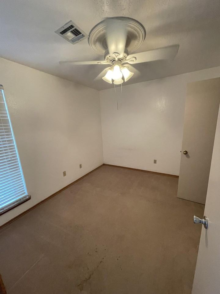 1000 Rambling Oaks - 8 #8 - Photo 5 of 9