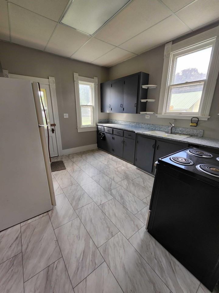 1107 Avenue F #1107LOWER - Photo 6 of 11