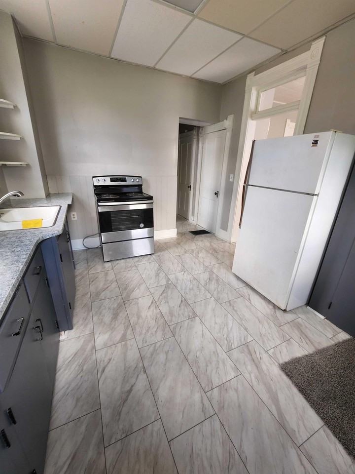 1107 Avenue F #1107LOWER - Photo 7 of 11