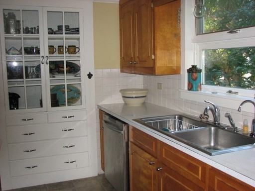 935 Middle St - Photo 2 of 12