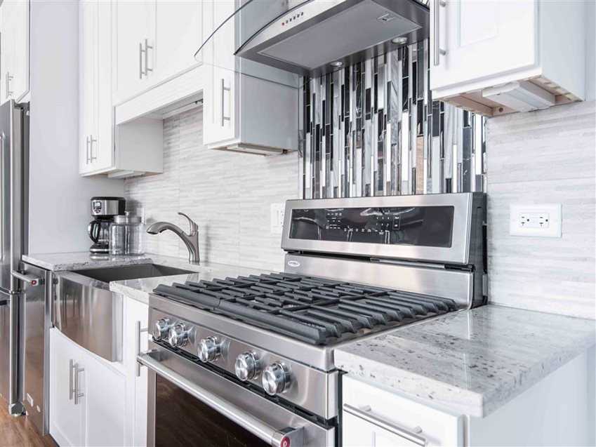 837 S Wells St #2-2 - Photo 3 of 9