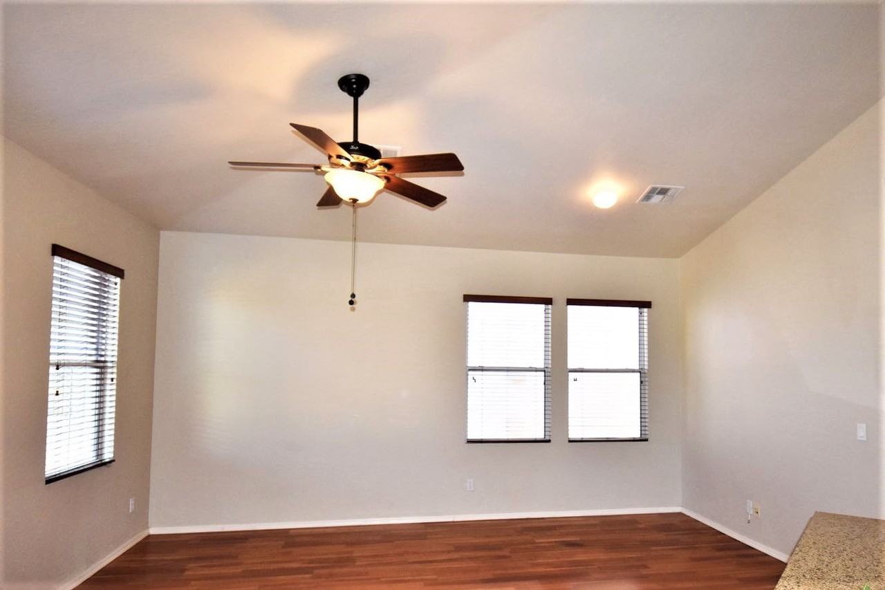 481 N Alder Ct - Photo 3 of 12