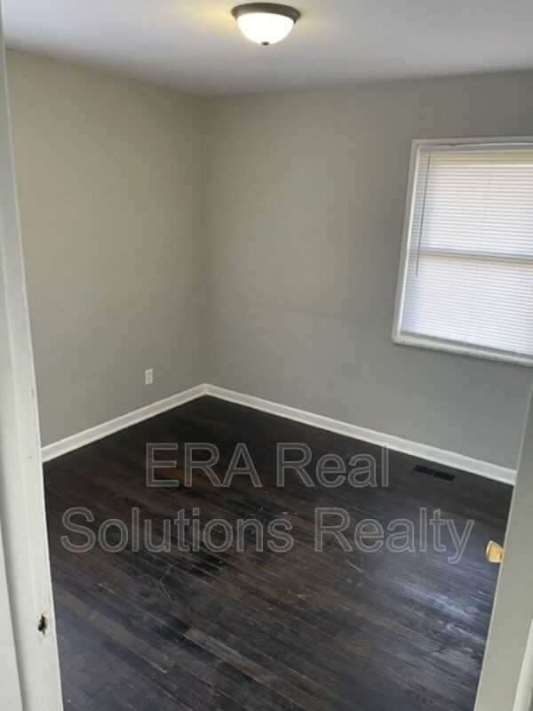 24332435 Parkwood Ave #2435 - Photo 3 of 9