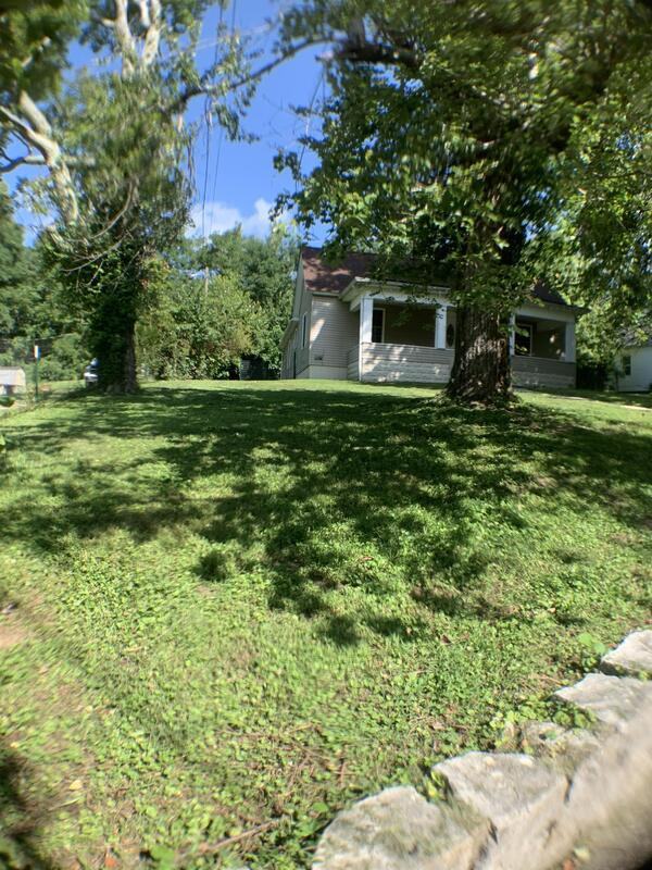 706 W Columbia St - Photo 2 of 19