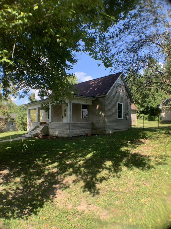 706 W Columbia St - Photo 3 of 19