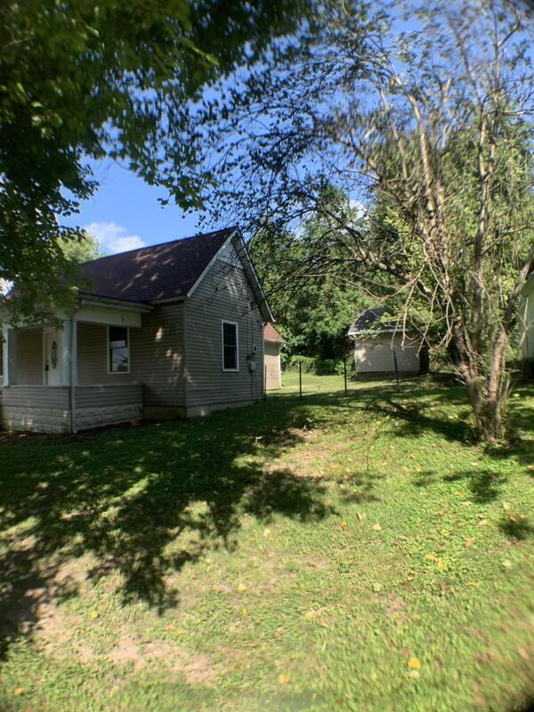 706 W Columbia St - Photo 4 of 19