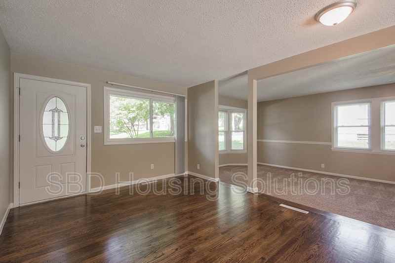 4717 Northern Ave - Photo 3 of 13