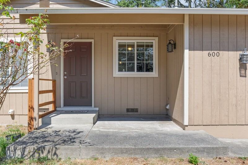 600 Salal St - Photo 2 of 22