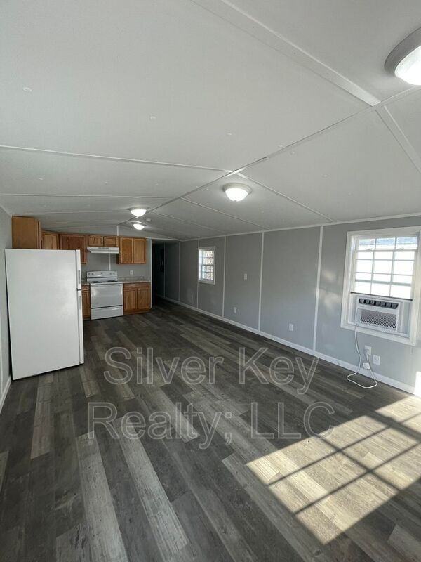 1004 S Jackson St #B5 - Photo 3 of 12