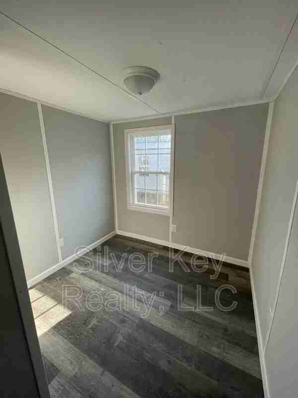 1004 S Jackson St #B5 - Photo 6 of 12
