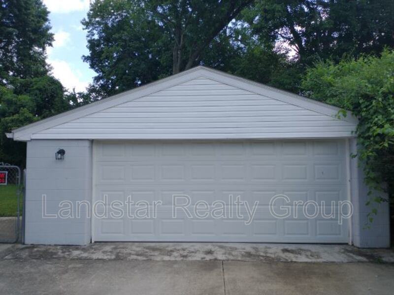 9403 Burgoo King Rd - Photo 3 of 41