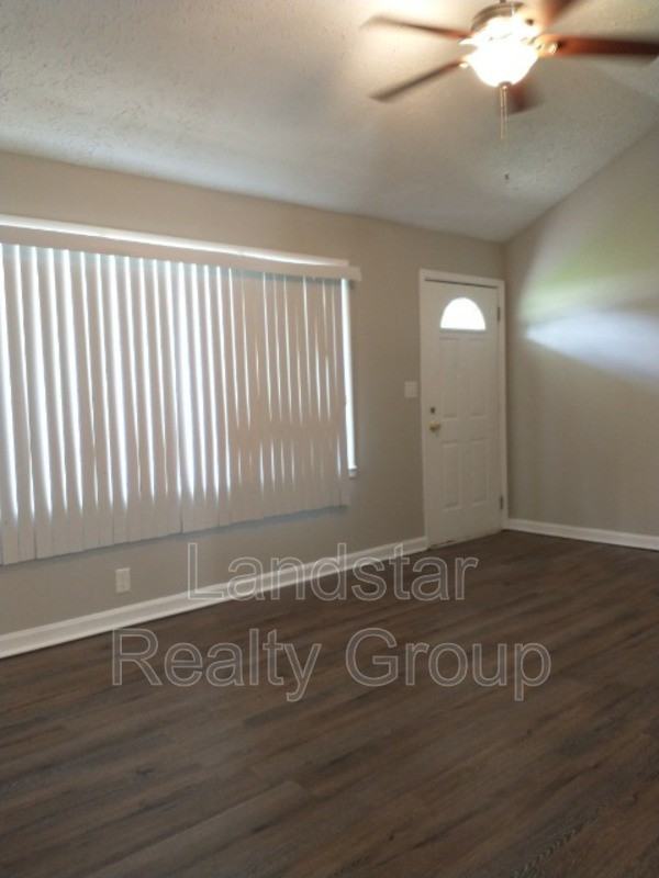 9403 Burgoo King Rd - Photo 5 of 41