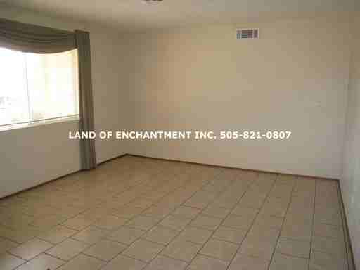 2608 Elwood Pl NE - Photo 2 of 20