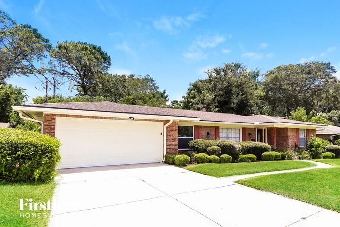 959 Parkridge Cir E - Photo 2 of 15