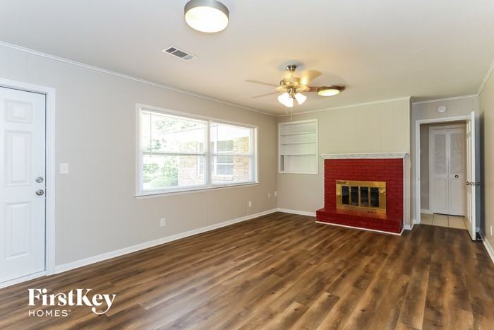 959 Parkridge Cir E - Photo 3 of 15