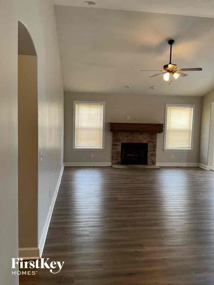 131 Albany Manor Dr - Photo 2 of 13