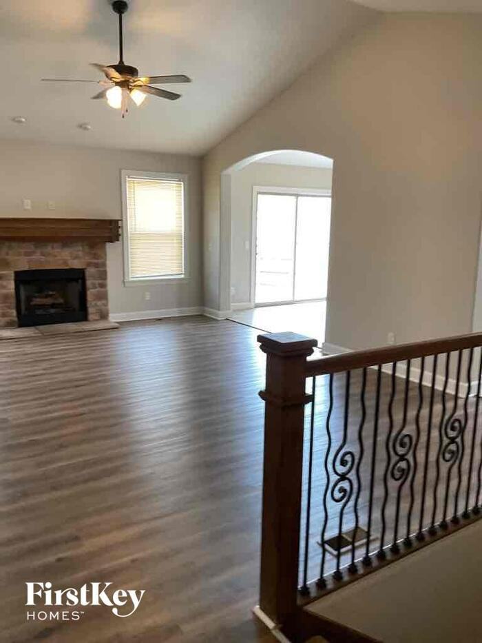 131 Albany Manor Dr - Photo 3 of 13