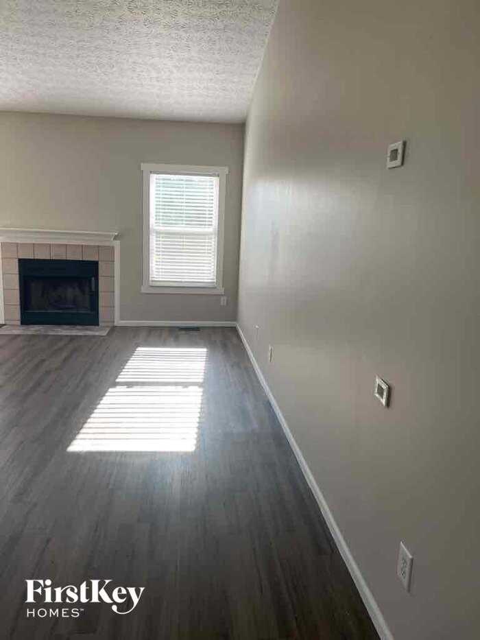 2212 Golden Meadows St - Photo 2 of 11