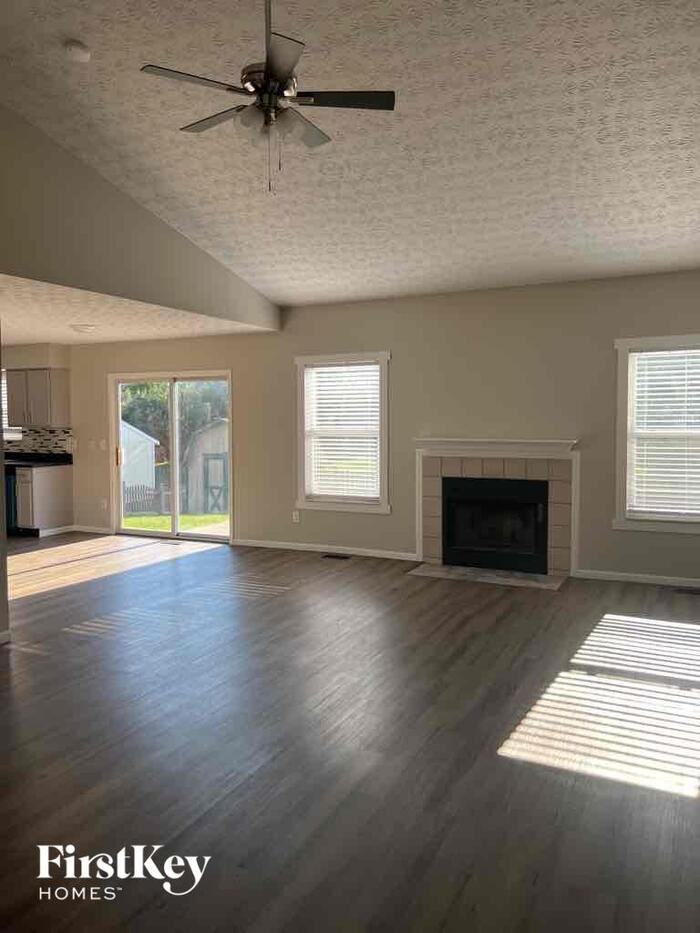 2212 Golden Meadows St - Photo 3 of 11