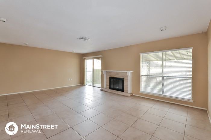 5955 Oak Run St - Photo 2 of 15