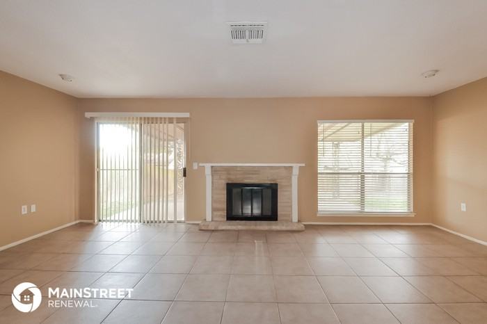 5955 Oak Run St - Photo 3 of 15