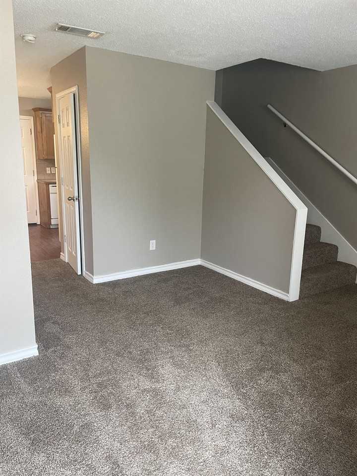 404 Cheyenne Pl #404 - Photo 3 of 16