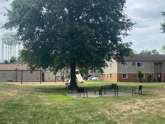 102 Gluck Street #102L - Photo 5 of 8