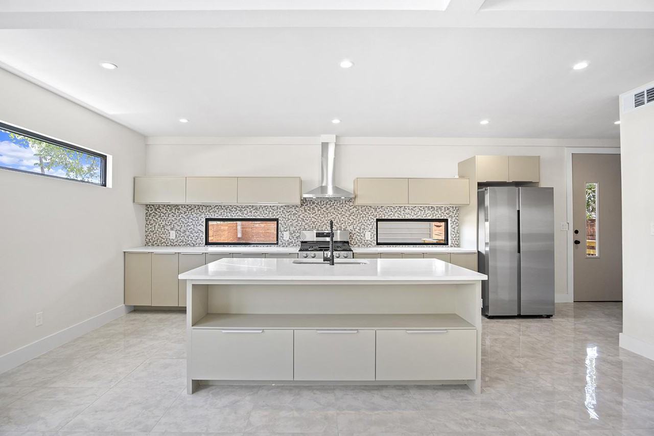 Elegant and updated North Oak Cliff home - Photo 4 of 25