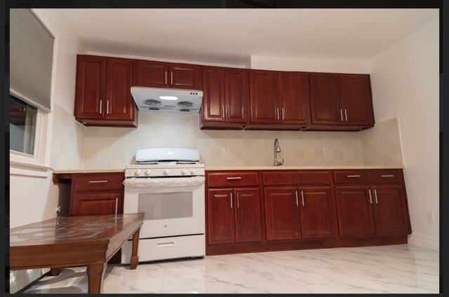 304 Evergreen Avenue 1F - Photo 3 of 7