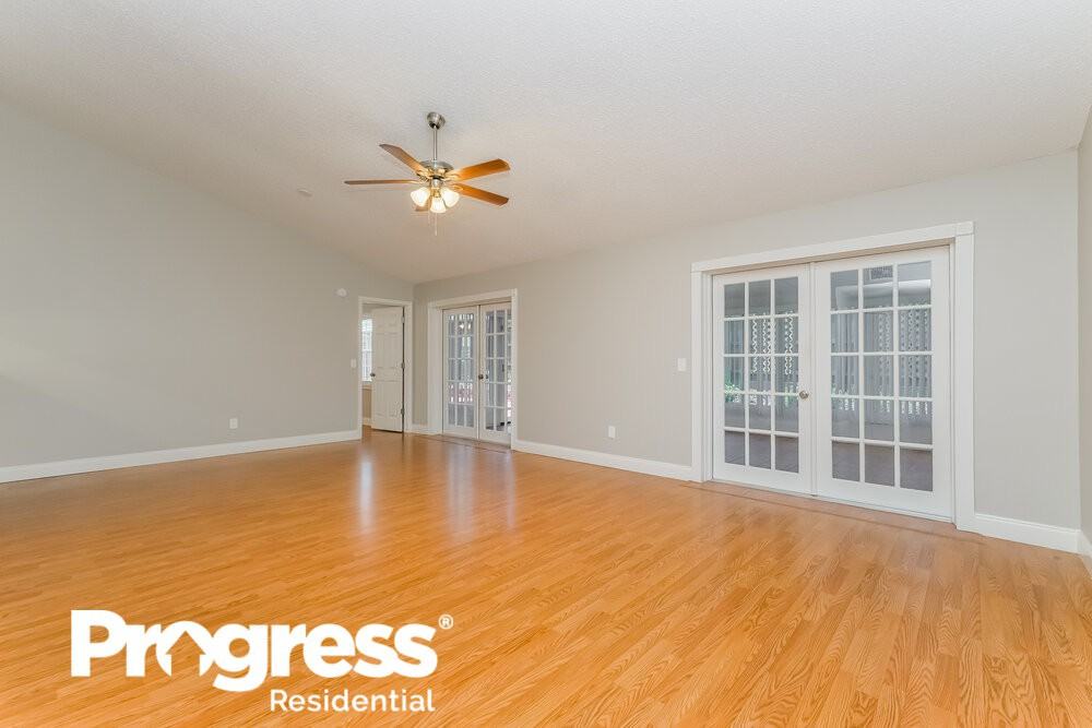 2601 Hampton Park Pl - Photo 3 of 16