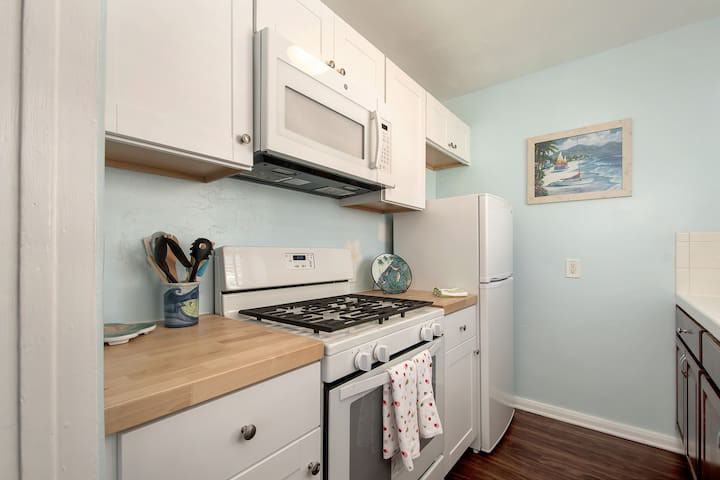 719 Whiting Court #719 - Photo 2 of 19