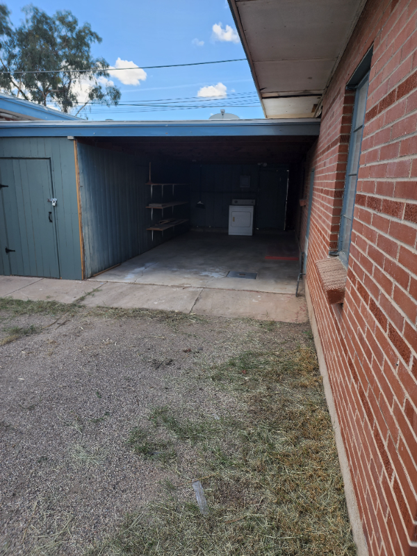 2525 N Edith Blvd - Photo 2 of 17