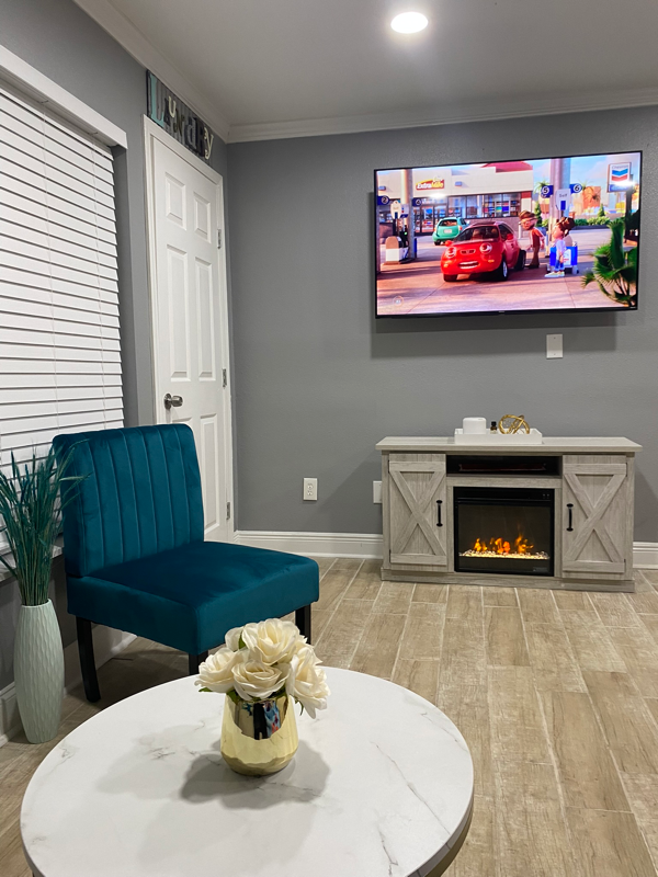 281 Chatsworth St - Photo 3 of 12