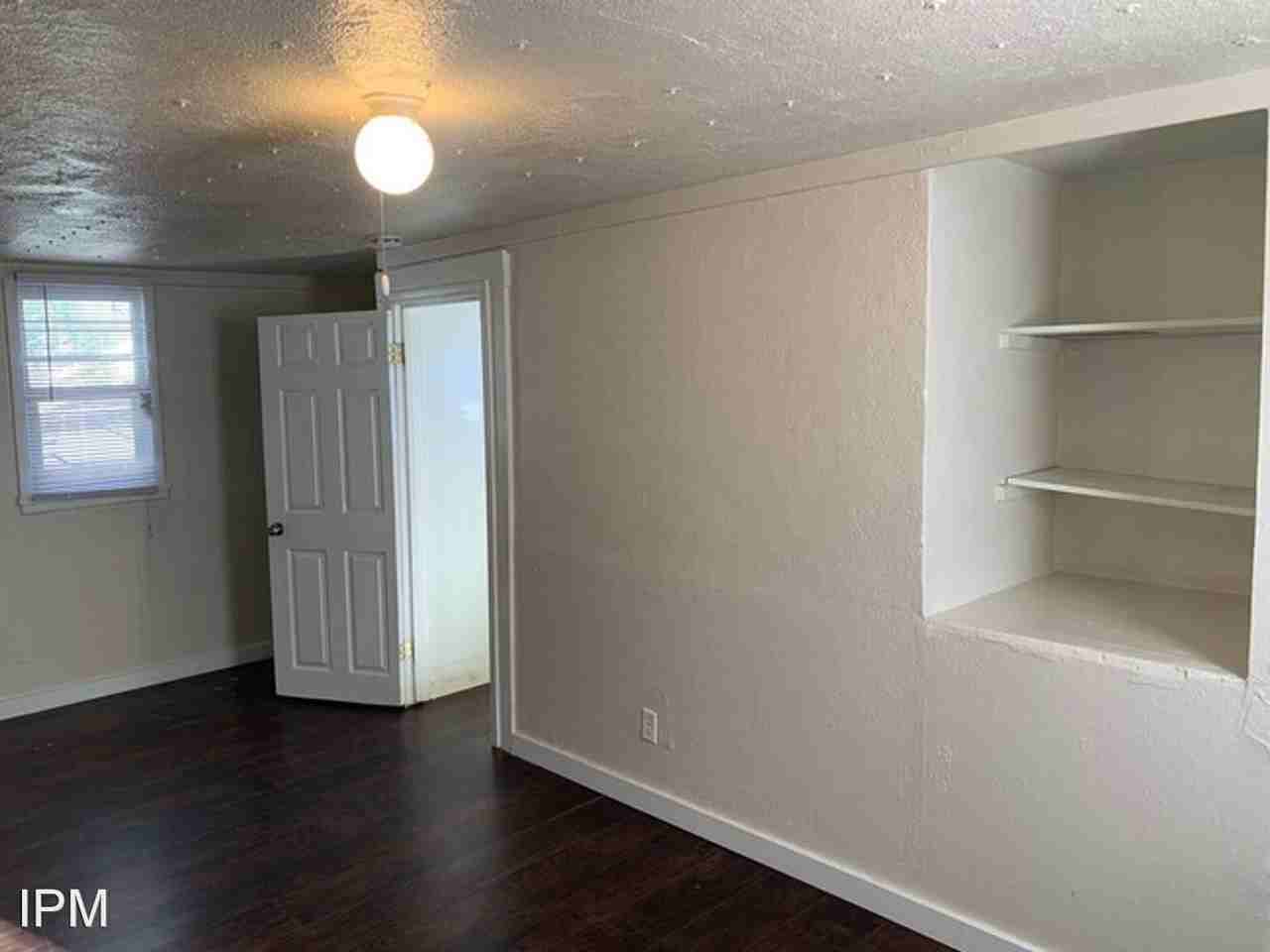 321-325 West Walnut St Triplex - Photo 3 of 5