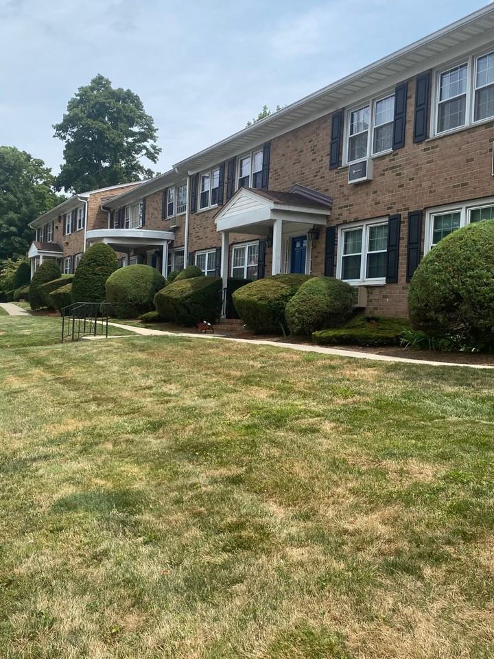 240 240 S. Broadway Unit #6C - Photo 2 of 17