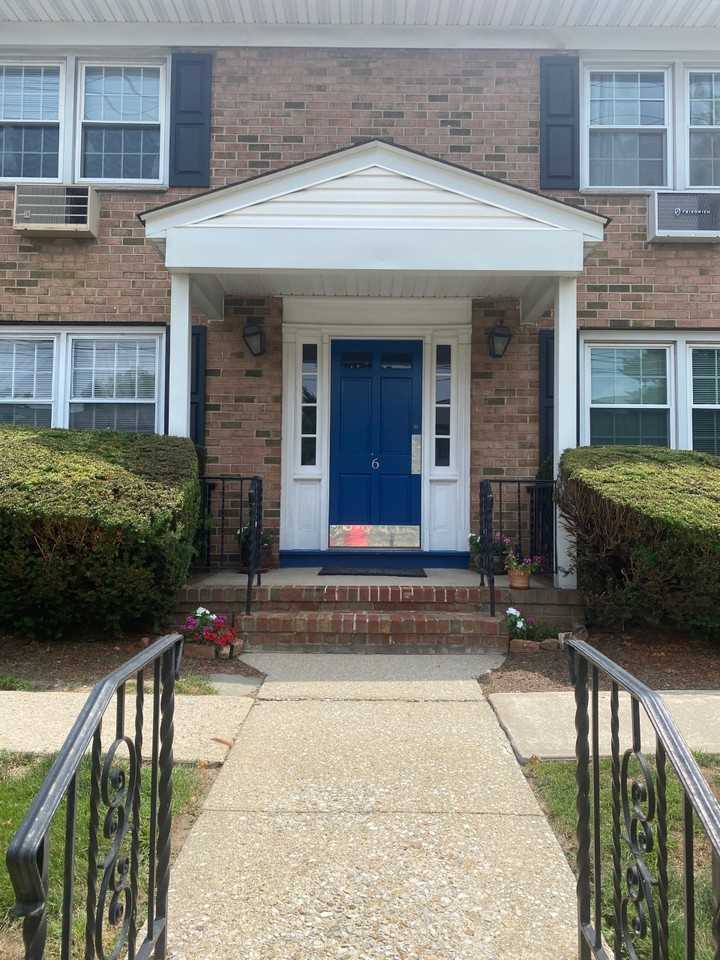 240 240 S. Broadway Unit #6C - Photo 3 of 17