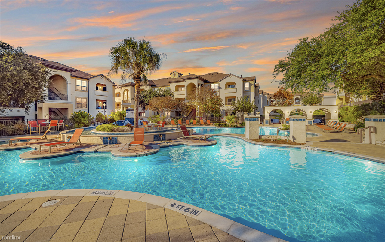 12625 N Interstate 35 - Photo 2 of 18