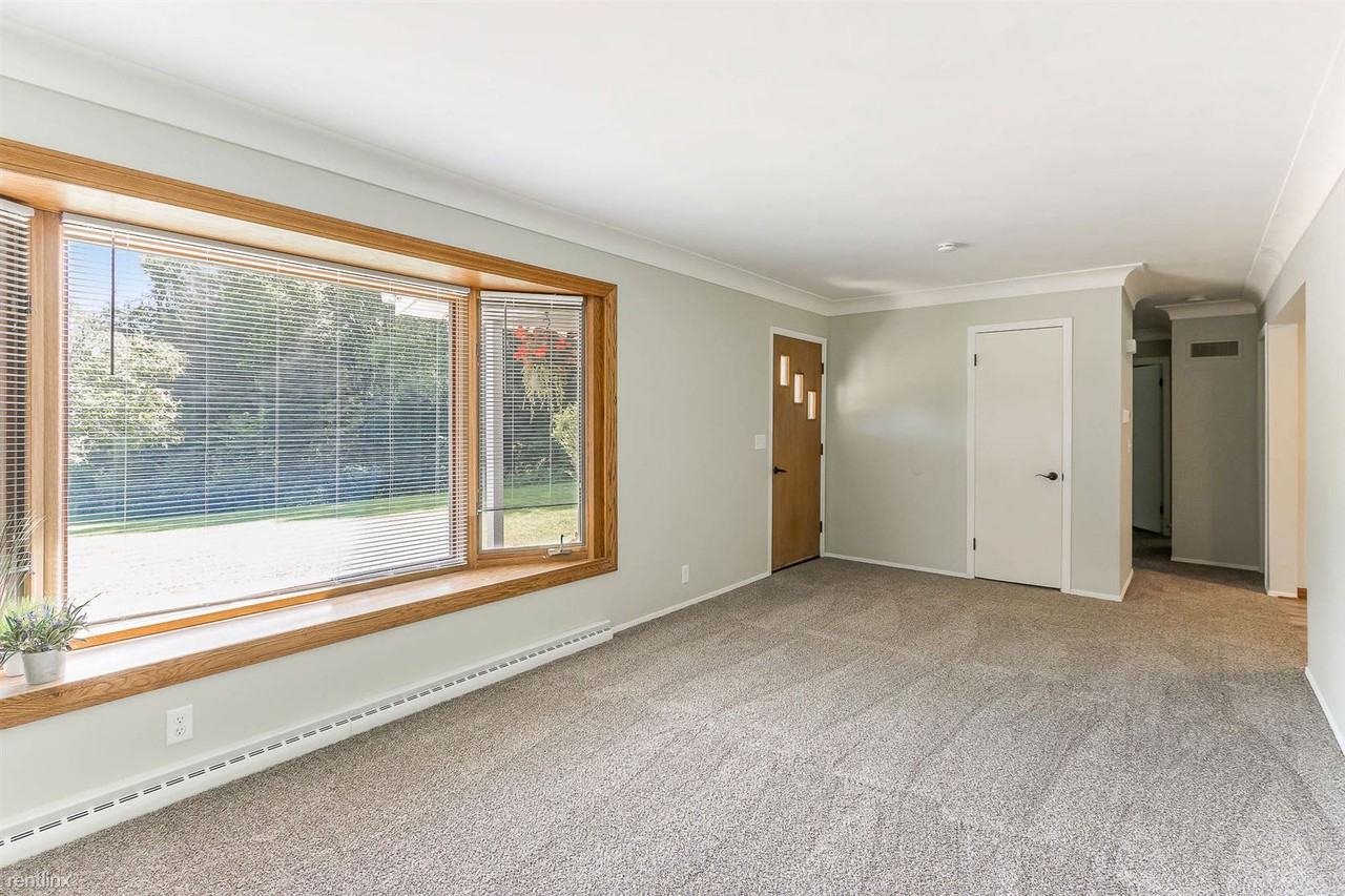 5649 N Sprinkle Rd - Photo 3 of 23