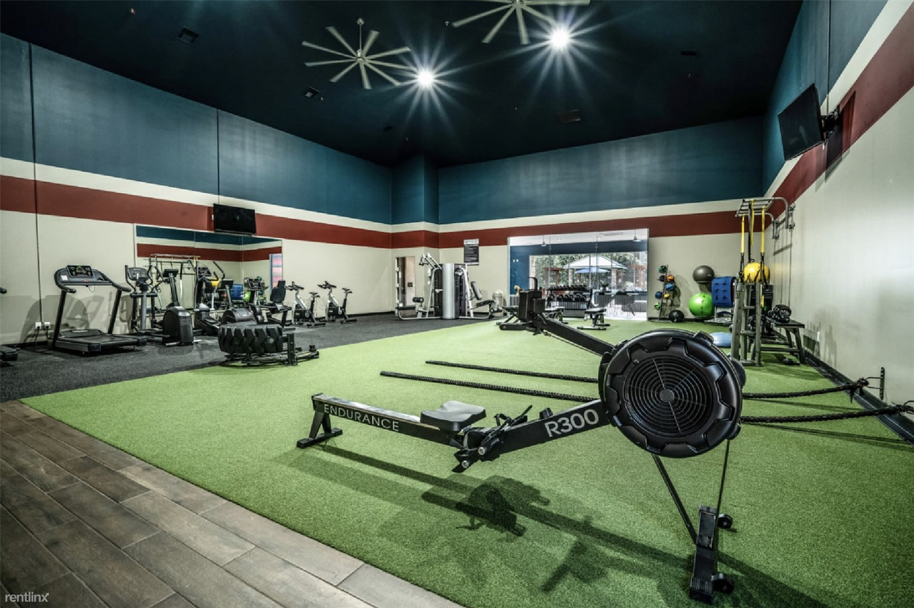 8225 Cross Park Dr - Photo 3 of 14