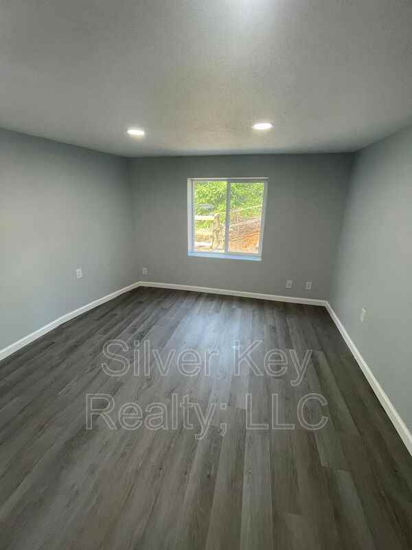 154 South Jackson Street #C - Photo 4 of 8