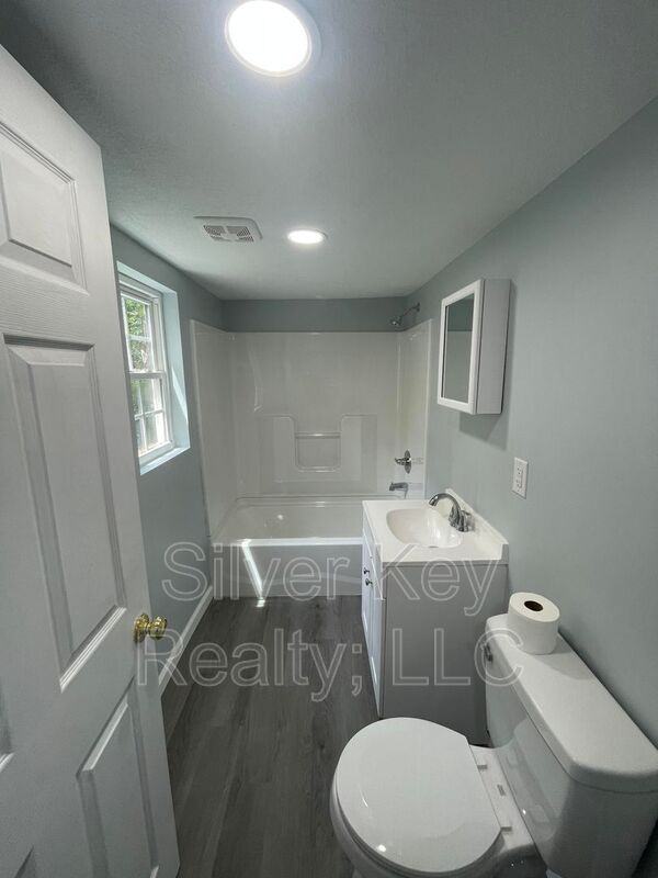 154 South Jackson Street #C - Photo 5 of 8